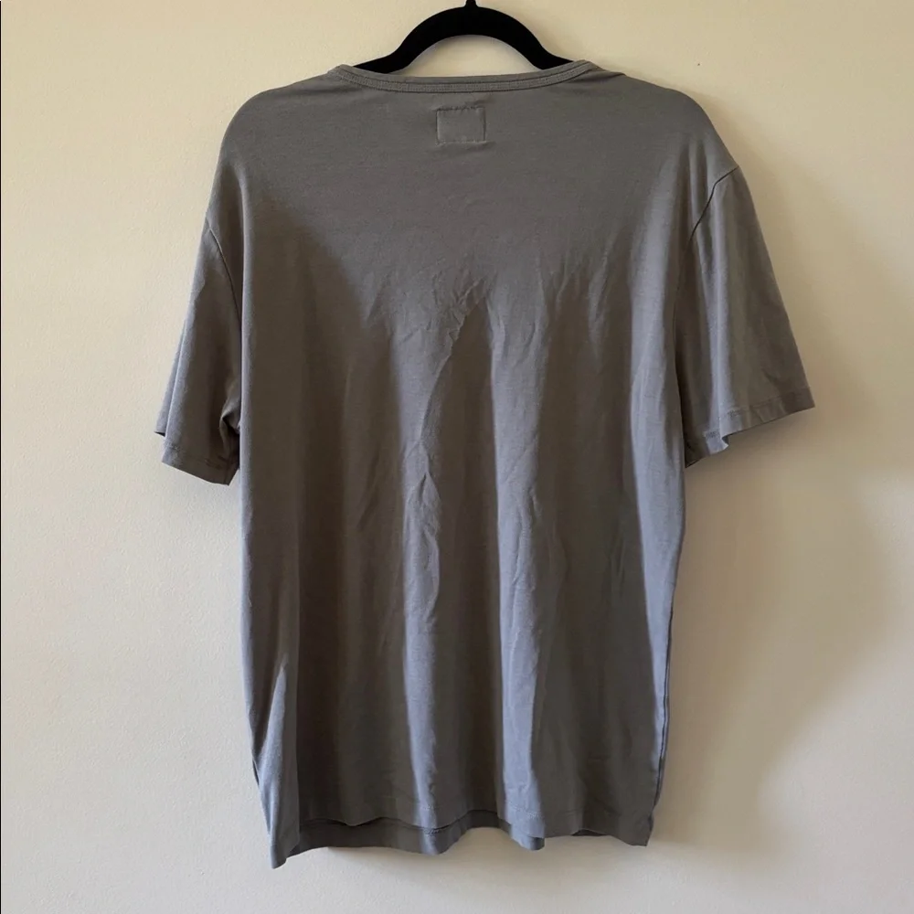 Men's Cuts Crew Neck Shirt SZ Large